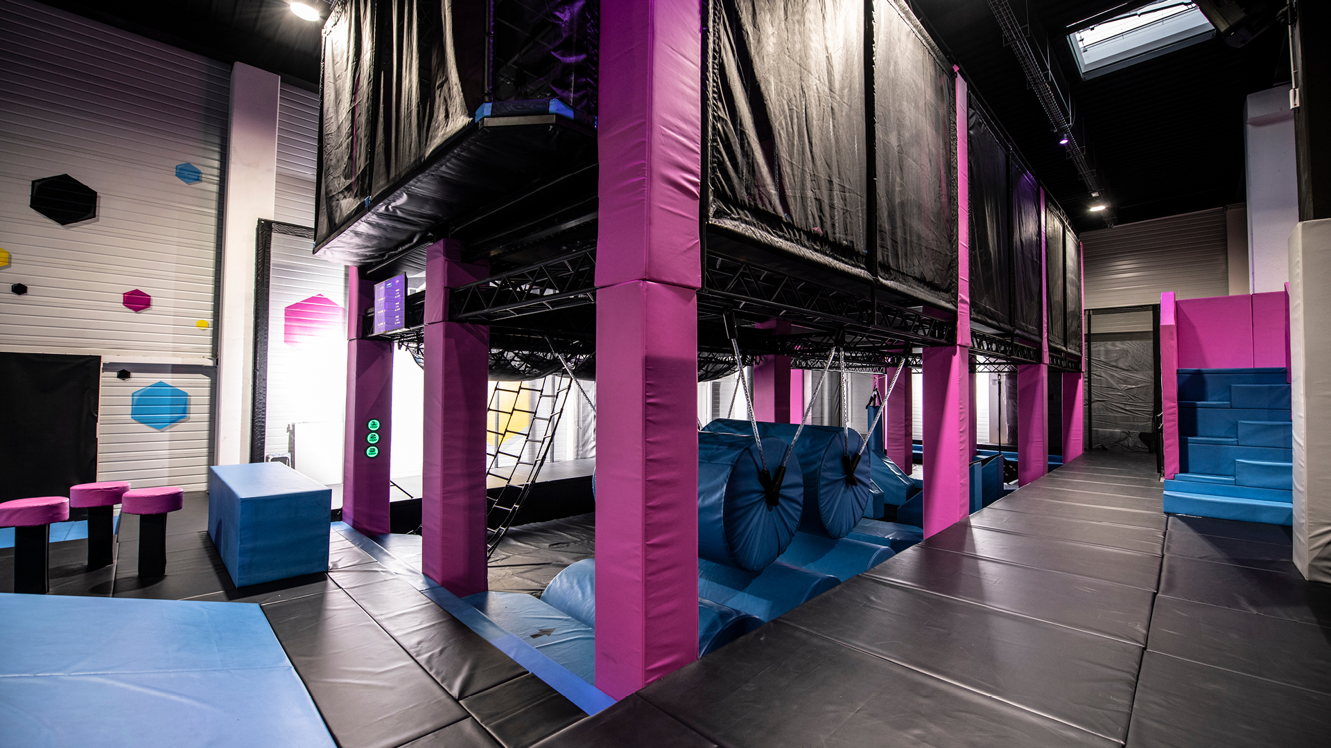 Urban Jump Cergy Trampolinpark Referenzen Akrobat