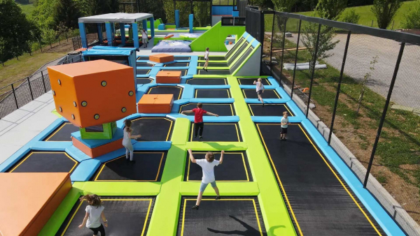 Flypark Dolenj'c, odprli smo največji zunanji trampolinski park v Sloveniji!